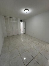 2005 Jefferson St, Unit 205 in Hollywood, FL - Foto de edificio - Building Photo