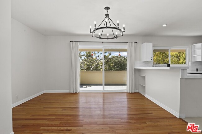 3200 S Sepulveda Blvd in Los Angeles, CA - Building Photo - Building Photo