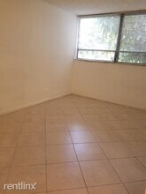 2000 N Congress Ave in West Palm Beach, FL - Foto de edificio - Building Photo