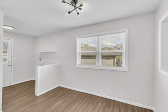9208 E 54th St in Raytown, MO - Foto de edificio - Building Photo