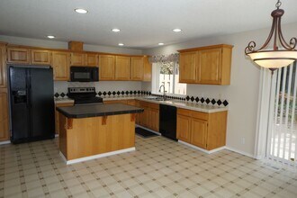 7632 SE 98th Ave in Portland, OR - Building Photo - Building Photo