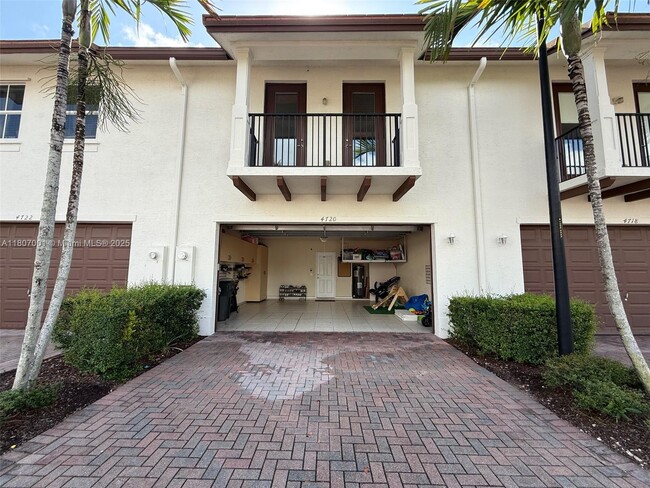 4720 Monarch Way in Coconut Creek, FL - Building Photo - Building Photo