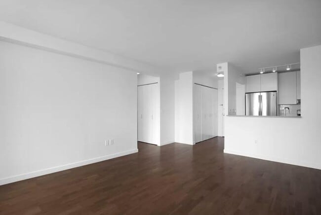 420 W 42nd St in New York, NY - Building Photo - Building Photo