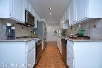 321 N Oakhurst Dr-Unit -#204 in Beverly Hills, CA - Building Photo - Building Photo