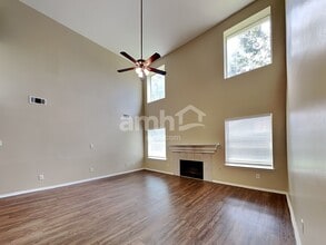 4706 Buescher Ct in Pearland, TX - Foto de edificio - Building Photo