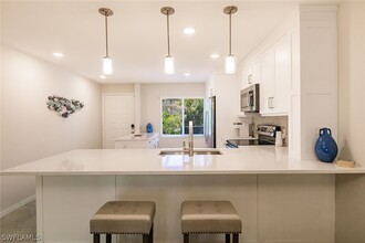 3032 Sandpiper Bay Cir in Naples, FL - Foto de edificio - Building Photo