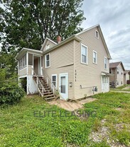 1011 SW Douthitt Ave in Topeka, KS - Building Photo