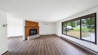 1487 W Oldtimer St in Oak Harbor, WA - Building Photo - Building Photo