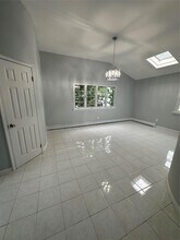 158 Farmers Ave in Lindenhurst, NY - Building Photo - Building Photo