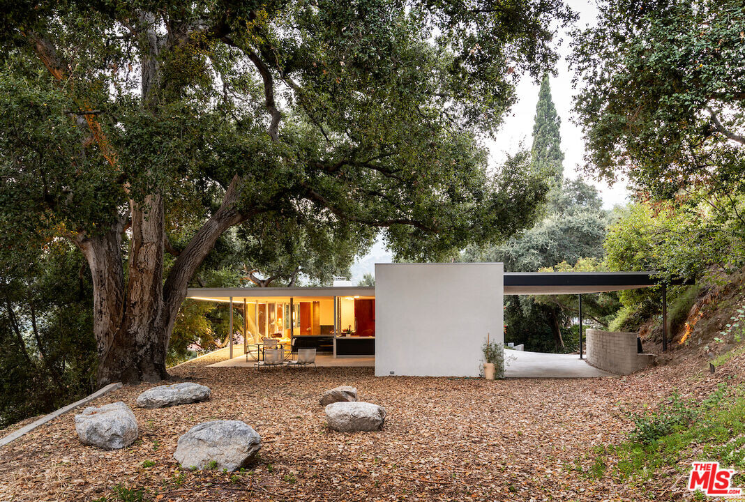 3816 Lockerbie Ct in Glendale, CA - Building Photo