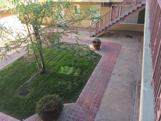 38521 5th St E in Palmdale, CA - Building Photo - Building Photo