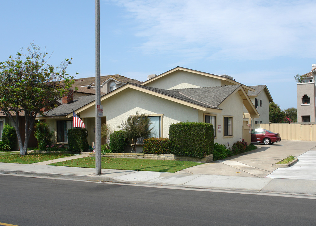 16901 Sims St in Huntington Beach, CA - Building Photo