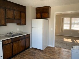 105 Hill Rd, Unit 105 Hill Rd Apt D in Dickson, TN - Building Photo