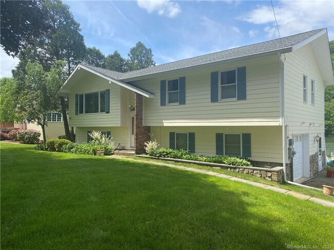property at 17 Pinewood Shores