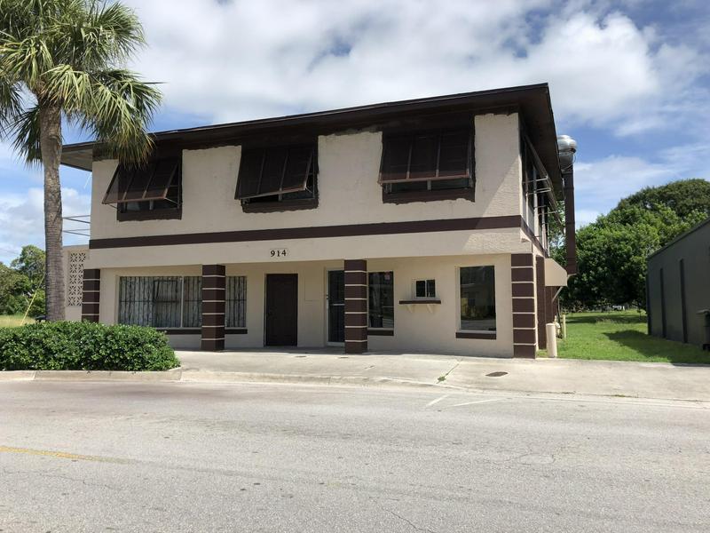 914 Avenue D in Fort Pierce, FL - Foto de edificio