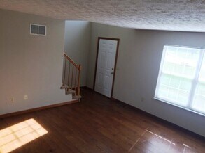 824 Woodsedge Dr in Maryville, IL - Building Photo - Building Photo