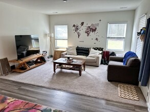 1002 Rodanthe Dr in New Bern, NC - Building Photo - Building Photo