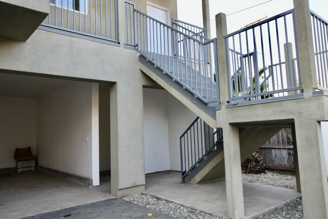 4245-4244 S Olive St in Los Angeles, CA - Building Photo
