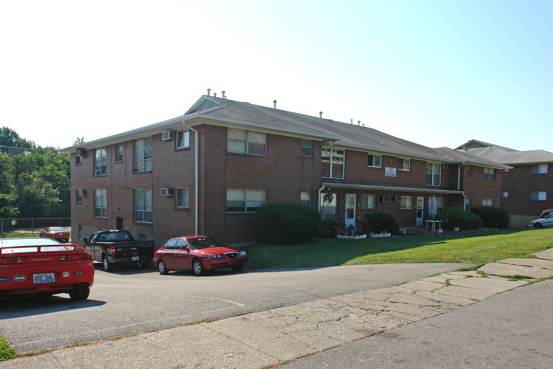 Retro Beach Apartments in Lexington, KY - Building Photo