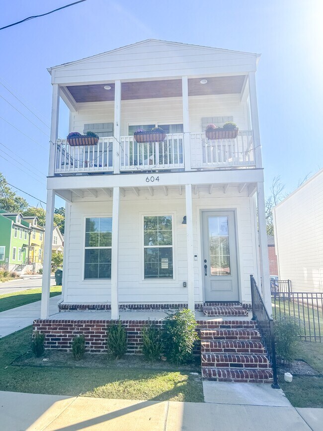 property at 604 S Willow Ave