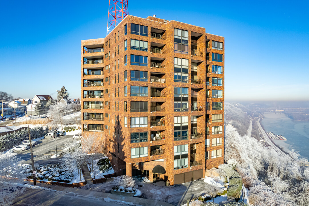 Grandview Towers in Pittsburgh, PA - Building Photo