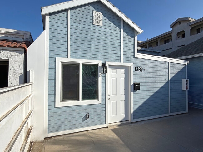 1382 Molino Ave, Unit A