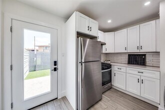 1200 E 52nd St in Austin, TX - Building Photo - Building Photo