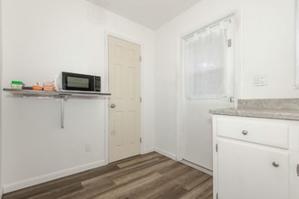 1017 NE 14th Ave in Fort Lauderdale, FL - Foto de edificio - Building Photo