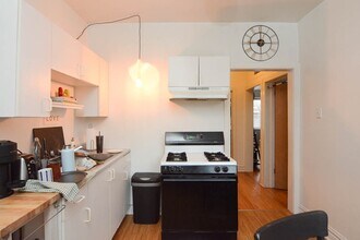 1933 W Crystal St, Unit M06H in Chicago, IL - Foto de edificio - Building Photo