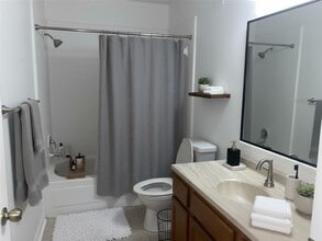 6500 Sands Point Dr in Houston, TX - Building Photo - Building Photo