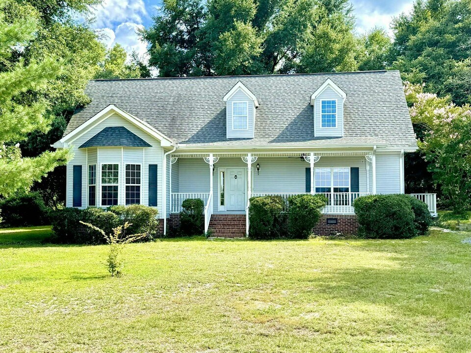 170 Blue Ln in Southern Pines, NC - Building Photo