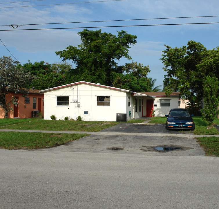 1477 NW 60th Ave in Fort Lauderdale, FL - Building Photo