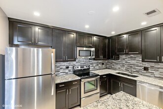 125 Acacia Cir-Unit -611 in Indian Head Park, IL - Building Photo - Building Photo