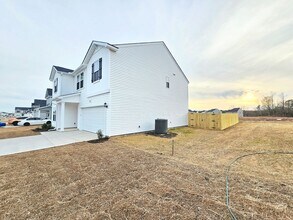 659 Melbourne Dr in Raeford, NC - Building Photo - Building Photo