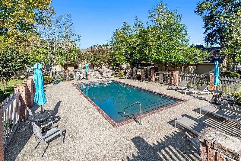 11011Cal Mead Rd in Baton Rouge, LA - Building Photo