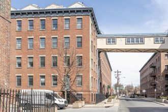 341 Monmouth St in Jersey City, NJ - Building Photo - Building Photo