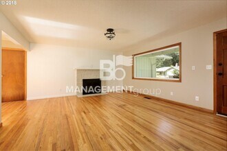 6096 SW Harrington Ave in Lake Oswego, OR - Building Photo - Building Photo