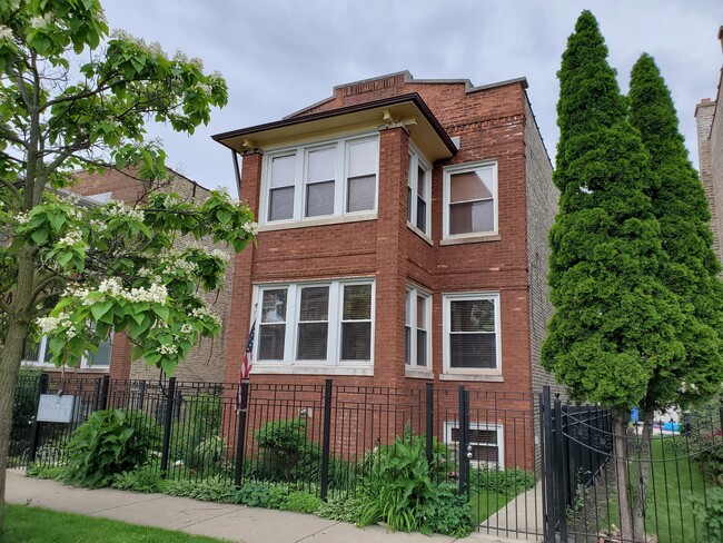 2734 N Campbell Ave in Chicago, IL - Building Photo - Building Photo