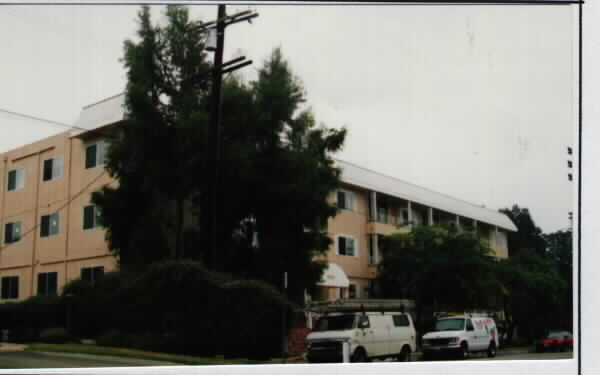 10707 Camarillo St in North Hollywood, CA - Building Photo - Building Photo