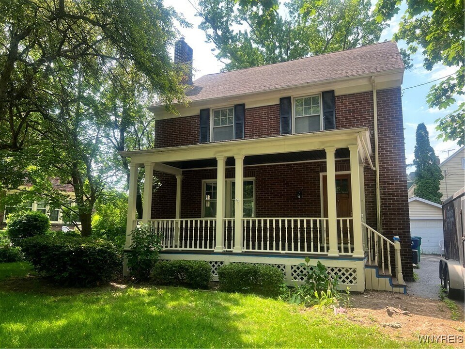 909 James Ave in Niagara Falls, NY - Building Photo