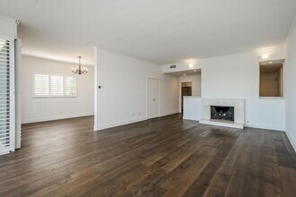 50 Mounds Rd in San Mateo, CA - Building Photo - Building Photo