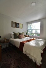 2241 27th St S, Unit Studio Side in St. Petersburg, FL - Building Photo - Building Photo