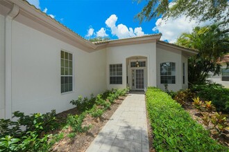 5643 Downham Meadows in Sarasota, FL - Foto de edificio - Building Photo