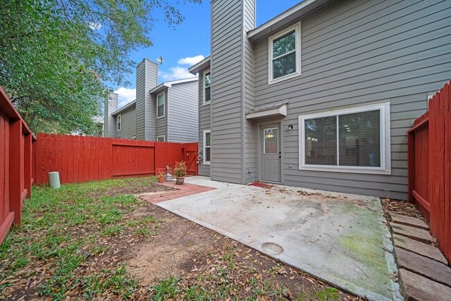 property at 123 N Villa Oaks Dr