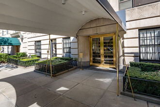 955 Fifth Ave in New York, NY - Foto de edificio - Building Photo