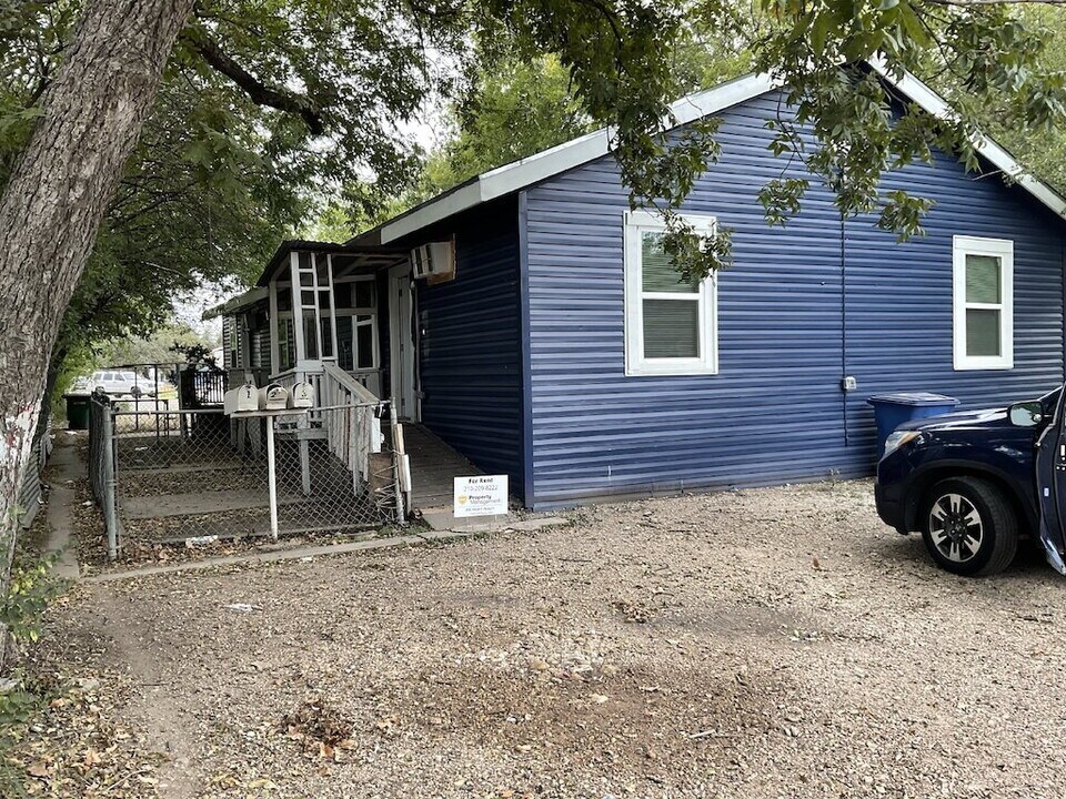314 Hollenbeck Ave in San Antonio, TX - Foto de edificio