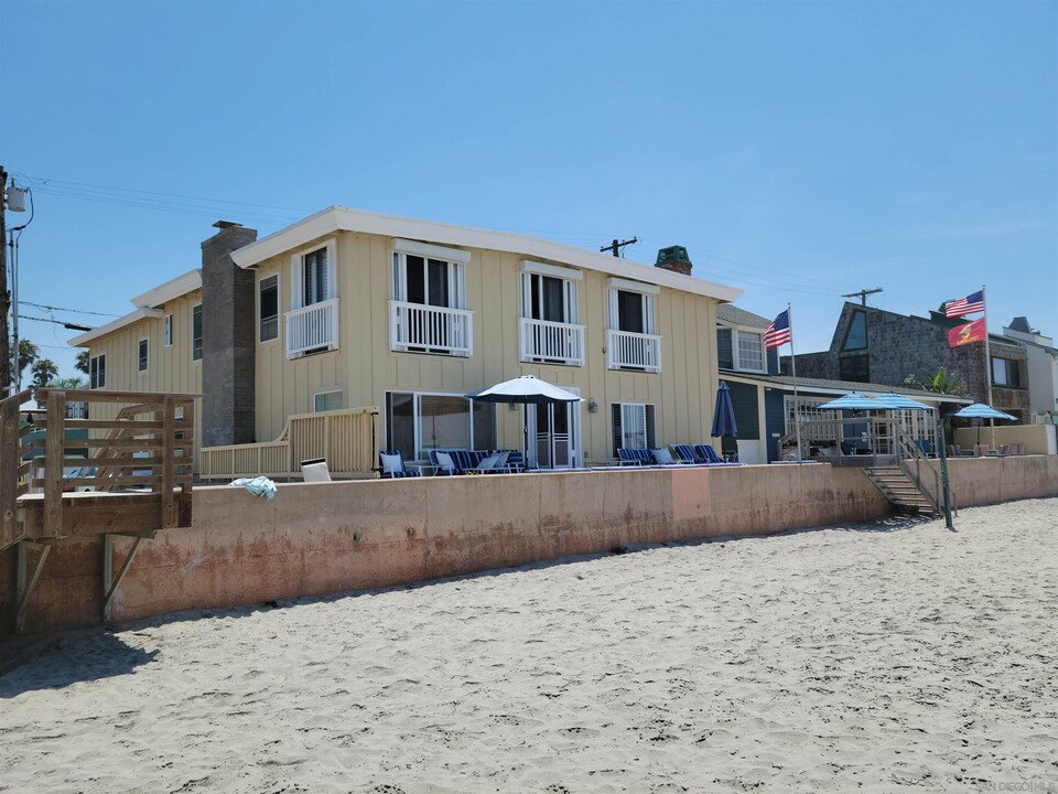 2528 Ocean Front in Del Mar, CA - Building Photo