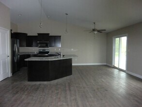 5818 Executive Plaza Dr, Unit 5818 in Fairview Heights, IL - Foto de edificio - Building Photo