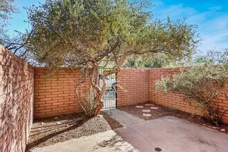 1604 E Blacklidge Dr in Tucson, AZ - Building Photo - Building Photo