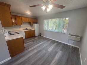 7734 Brentwood Dr in Stockton, CA - Building Photo - Building Photo